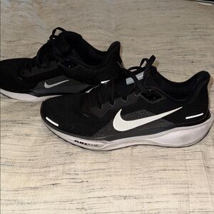 Nike Black and White Running Shoes